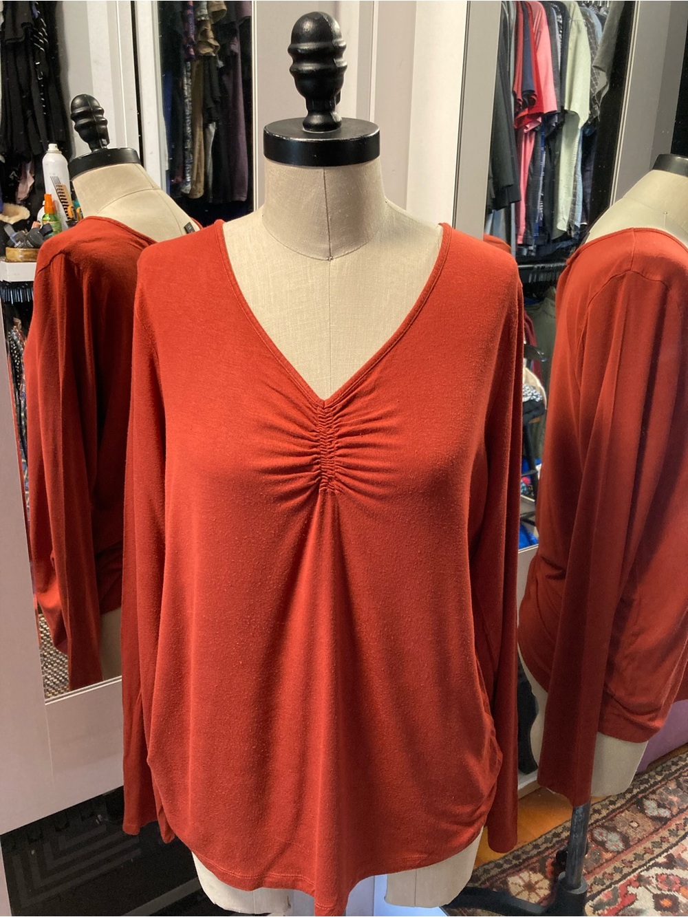 Tahari Women’s V-Neck Ruched Long-Sleeve Top - Rust, Size Large
